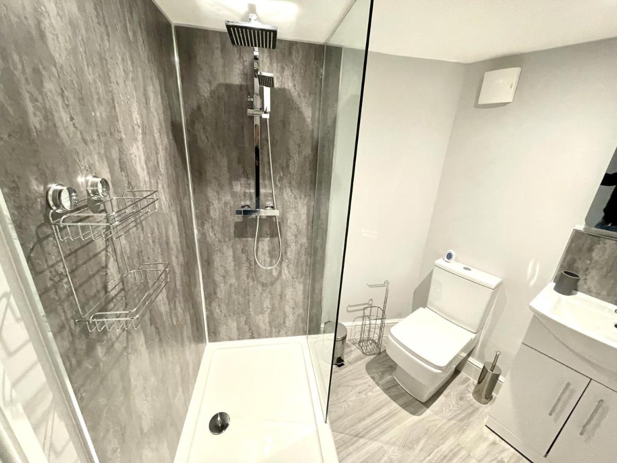 ホテル Lymm Living ワーリントン エクステリア 写真