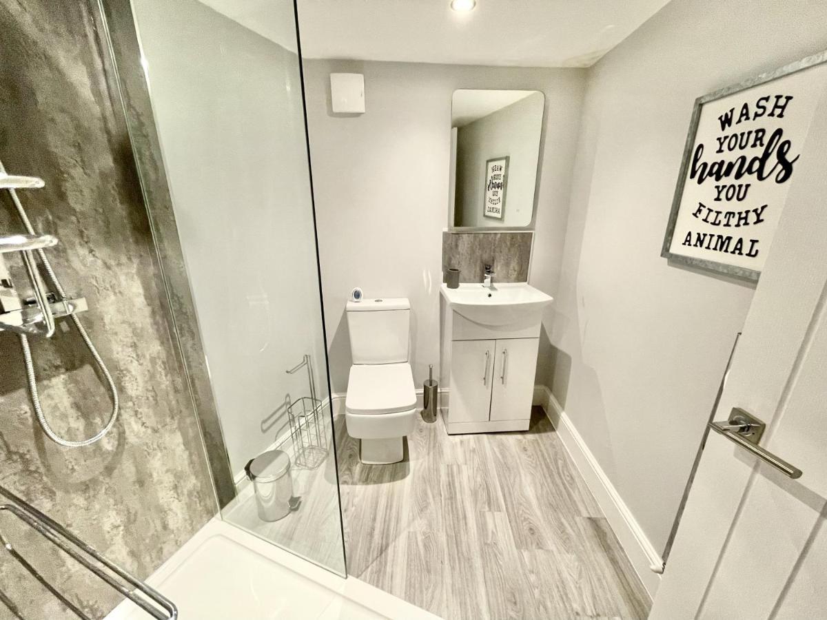ホテル Lymm Living ワーリントン エクステリア 写真
