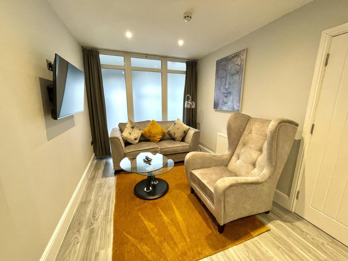 ホテル Lymm Living ワーリントン エクステリア 写真