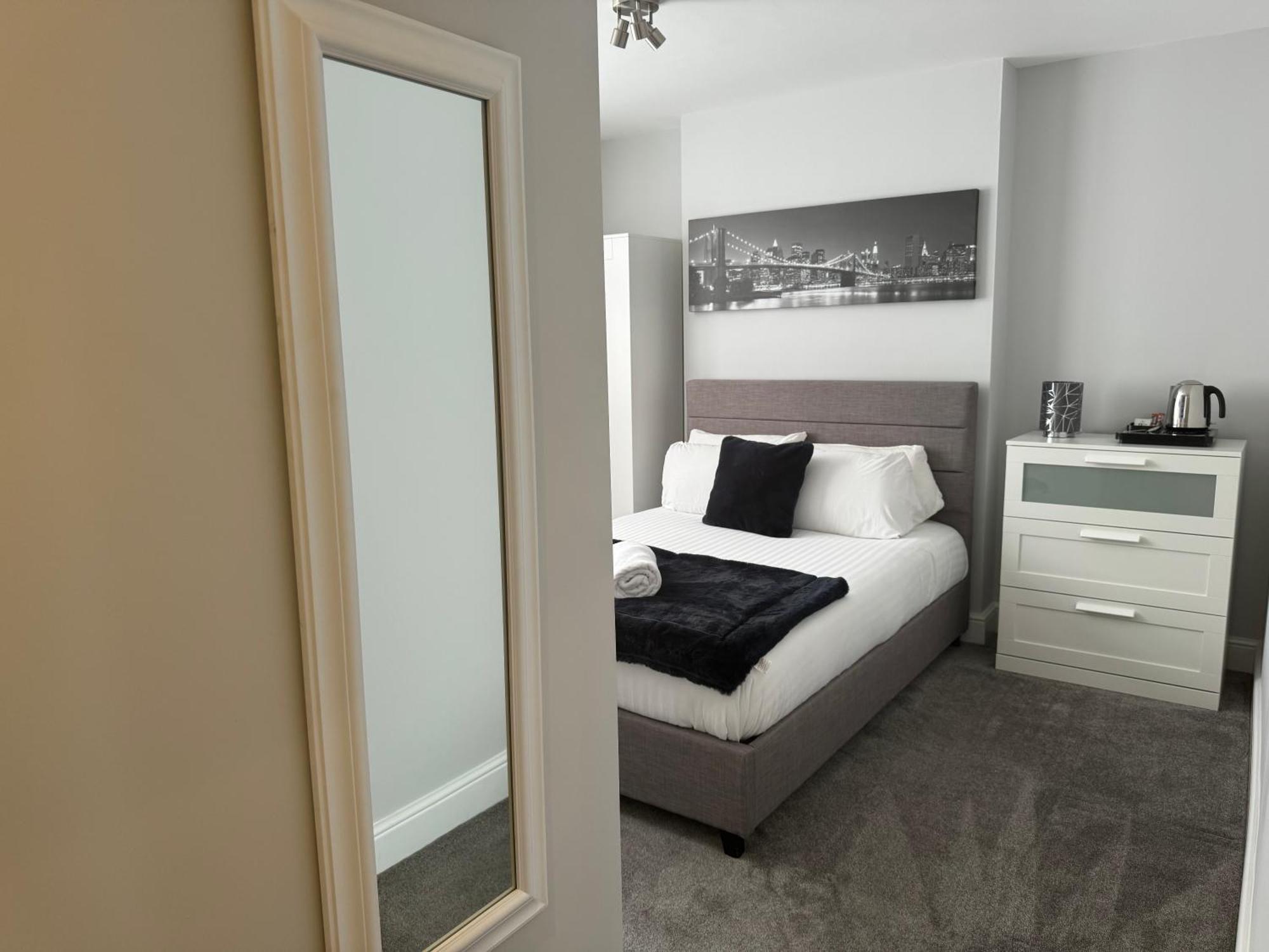 ホテル Lymm Living ワーリントン エクステリア 写真