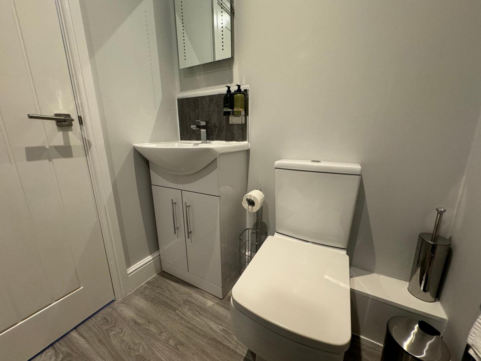 ホテル Lymm Living ワーリントン エクステリア 写真