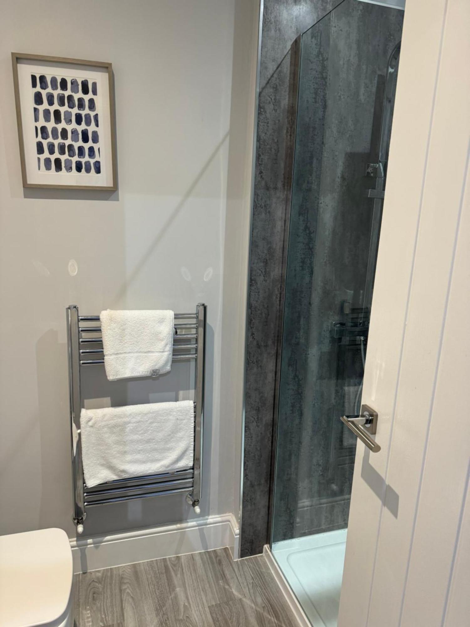 ホテル Lymm Living ワーリントン エクステリア 写真