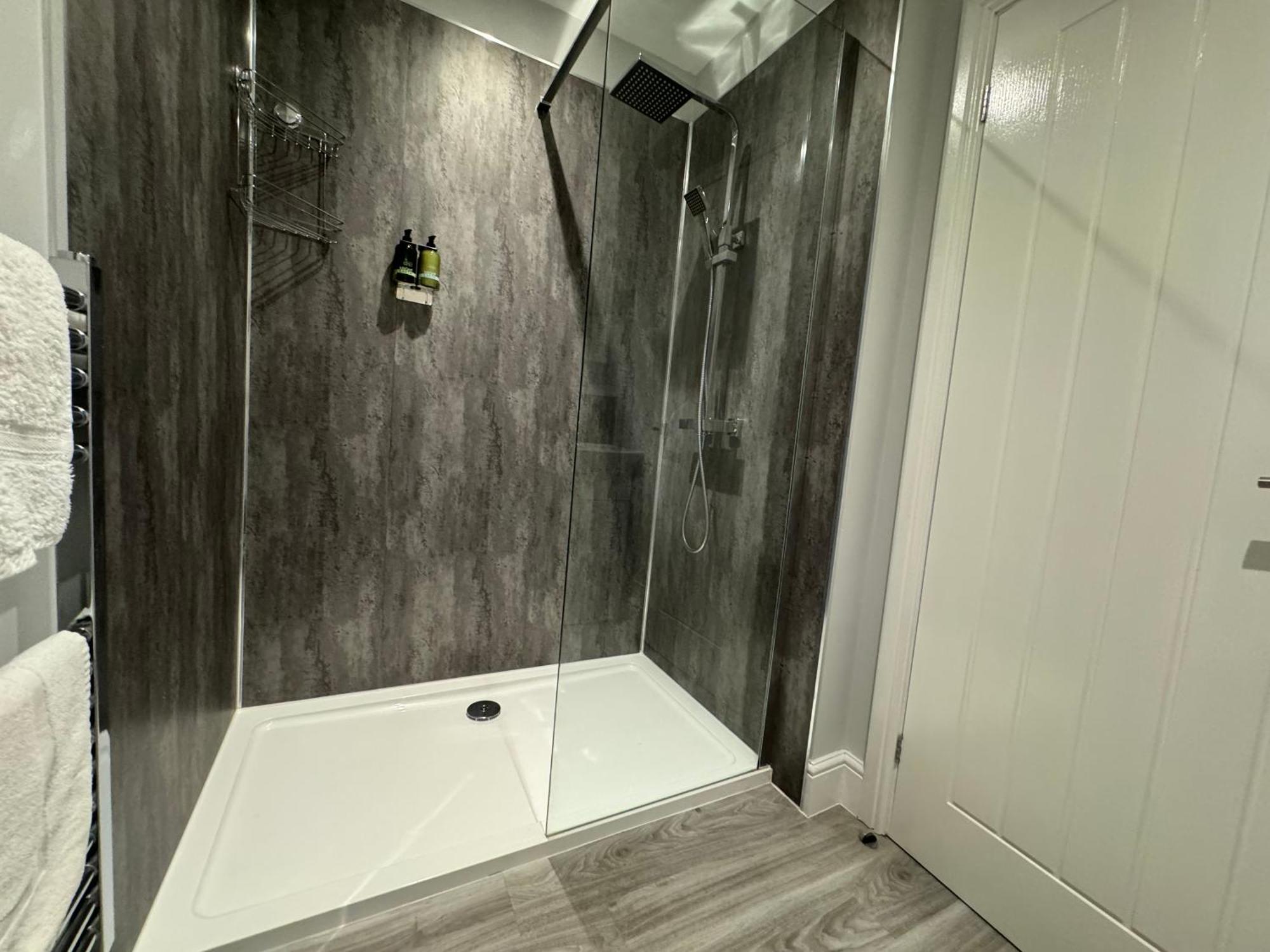 ホテル Lymm Living ワーリントン エクステリア 写真