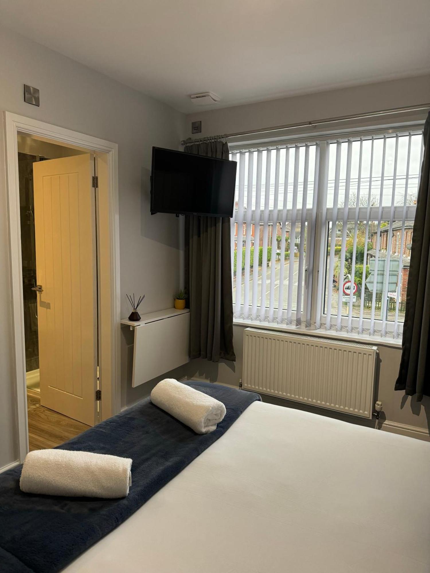 ホテル Lymm Living ワーリントン エクステリア 写真