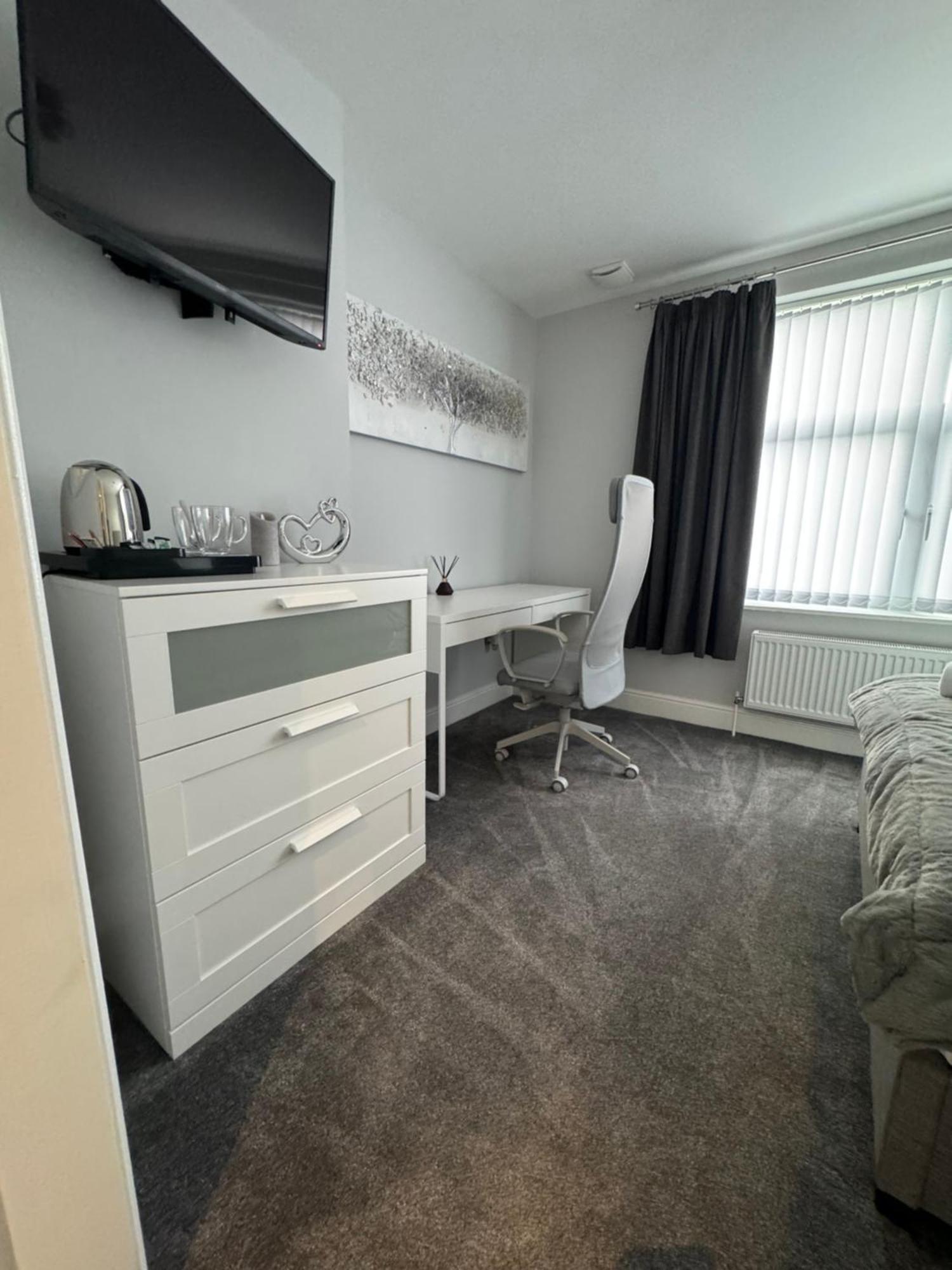 ホテル Lymm Living ワーリントン エクステリア 写真