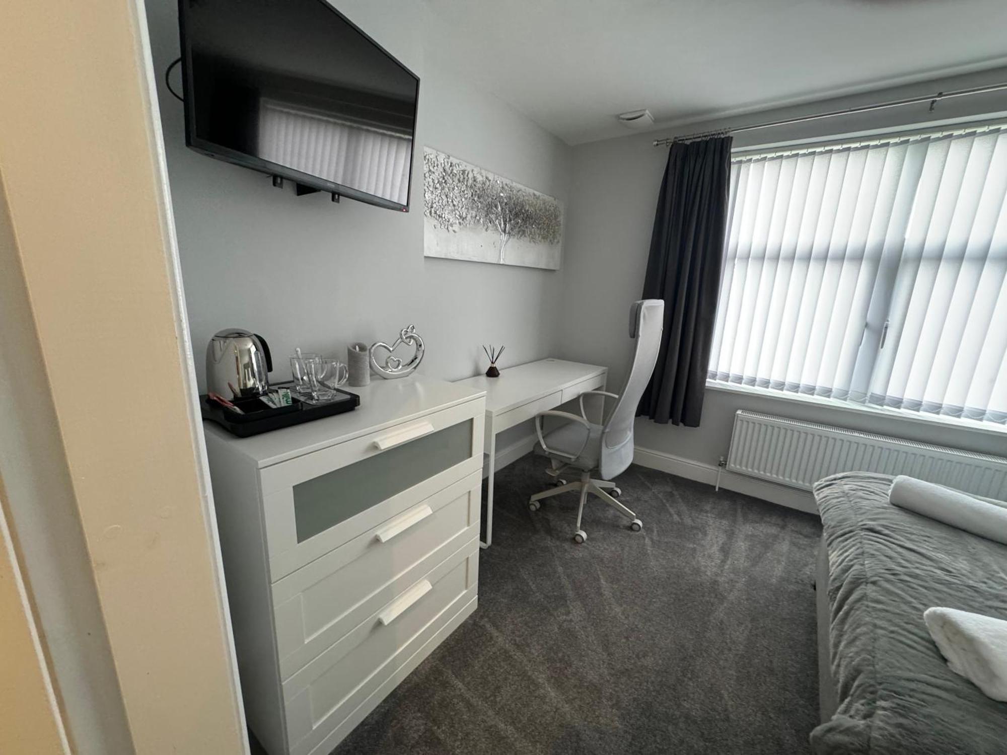 ホテル Lymm Living ワーリントン エクステリア 写真