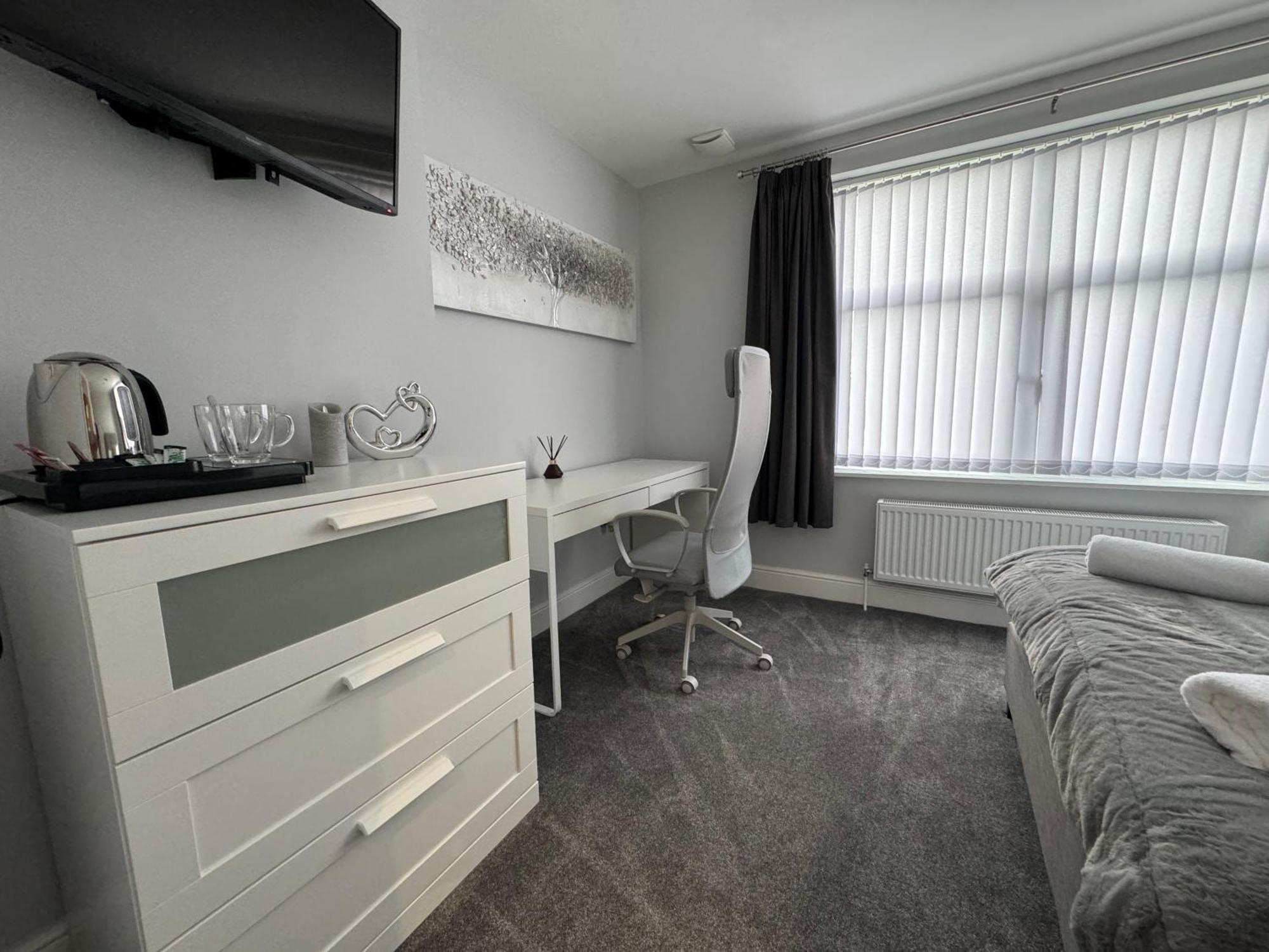 ホテル Lymm Living ワーリントン エクステリア 写真
